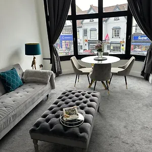  Apartment Black Horse